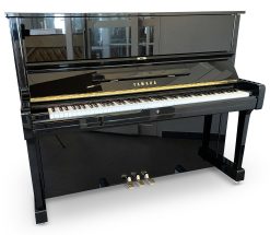 Akustiskt piano, Yamaha modell U1 blank svart - Pianomagasinet
