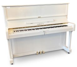 Akustiskt piano, Yamaha modell U1 blank vit - Pianomagasinet