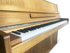 Piano, August Hoffman modell 2000 - Pianomagasinet