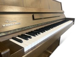 Piano, Nordiska Piano modell Futura - Pianomagasinet