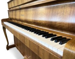 Piano, Schimmel modell 108 chippendale - Pianomagasinet