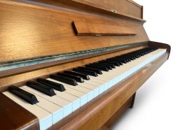 Piano, Young Chang modell U-107 - Pianomagasinet