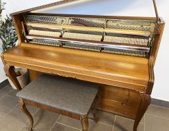 Piano, Petrof modell 106 rokoko