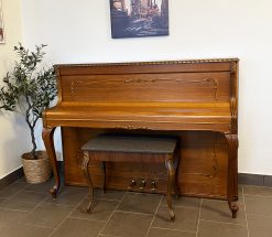 Piano, Petrof modell 106 rokoko
