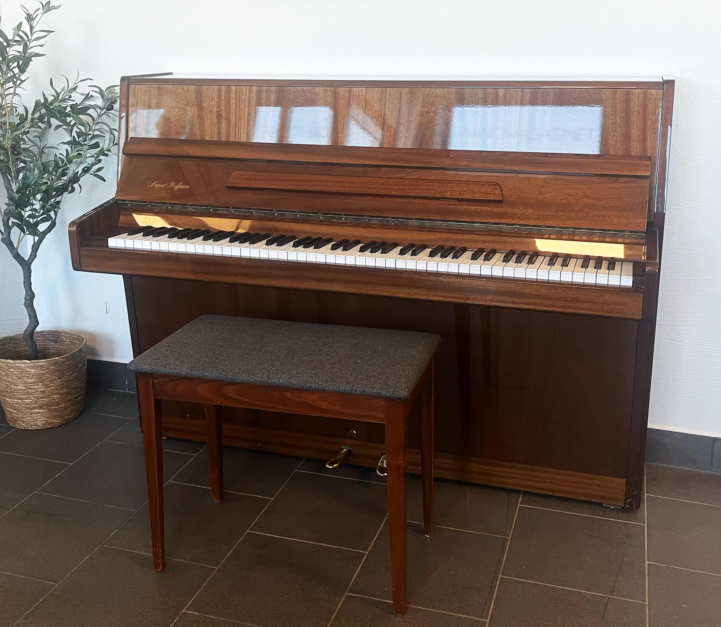 Piano, August Hoffman modell 104 - Pianomagasinet