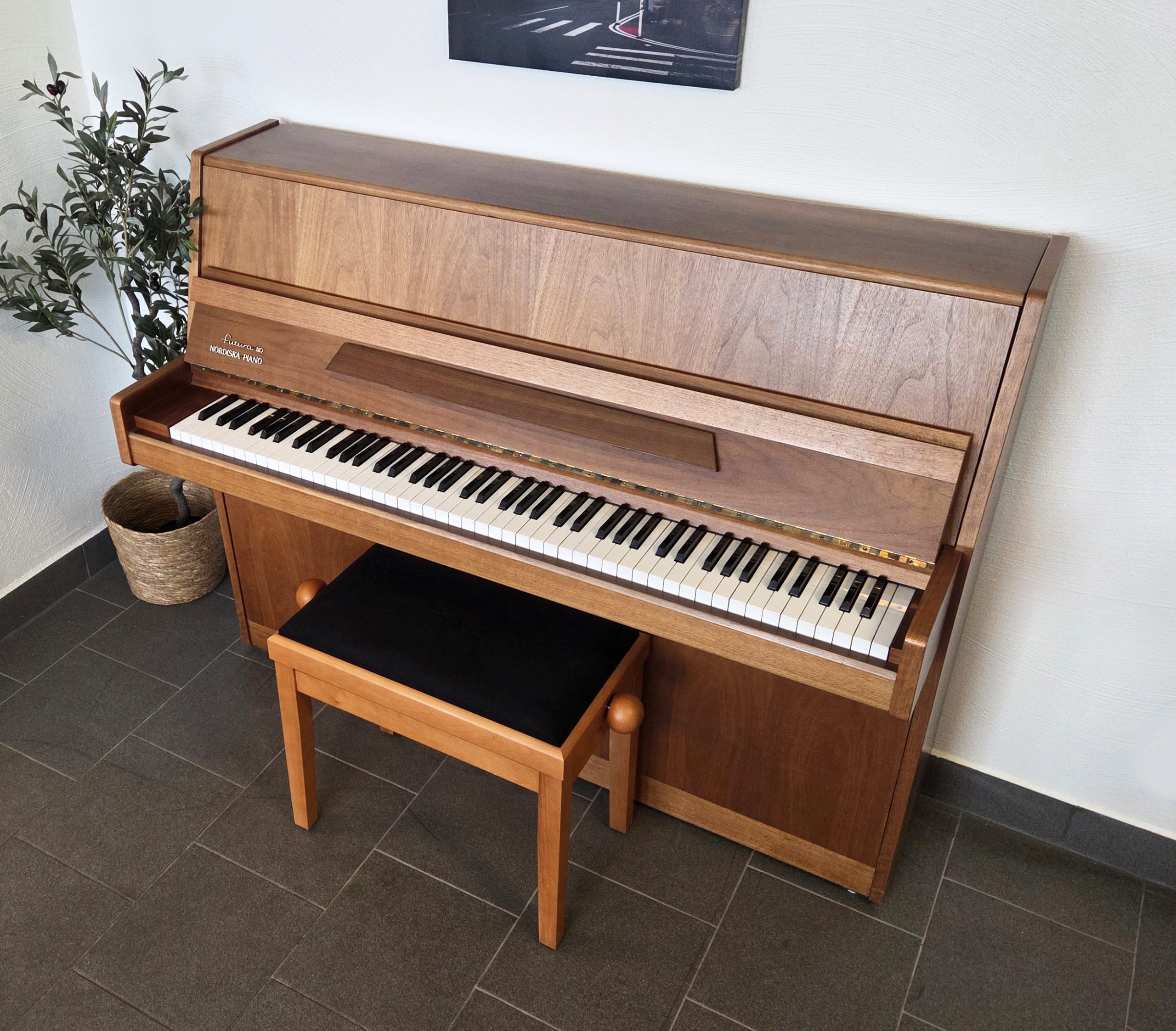 Akustiskt piano, Nordiska modell 110 Futura - Pianomagasinet