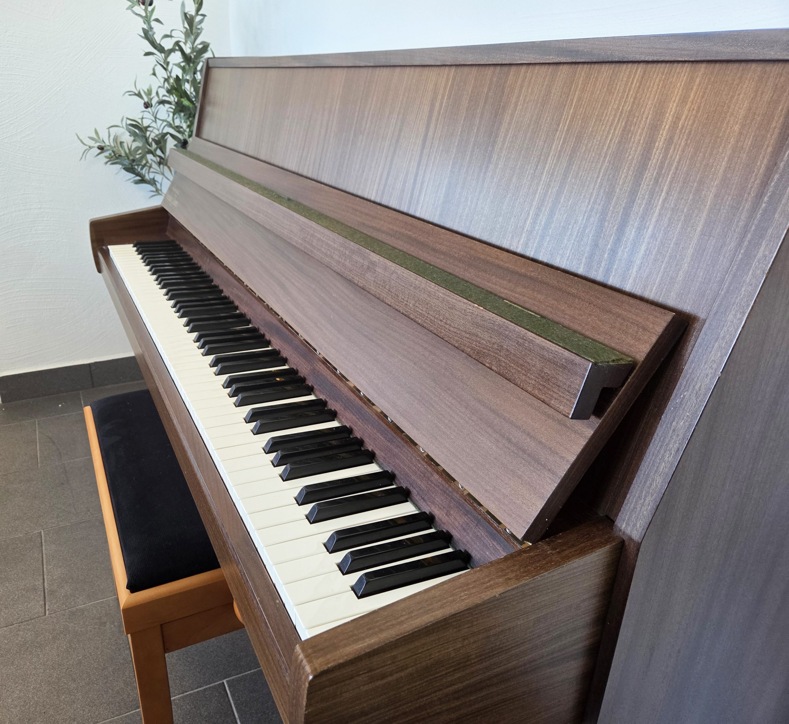 Akustiskt piano, Nordiska Piano, modell Familia - Pianomagasinet