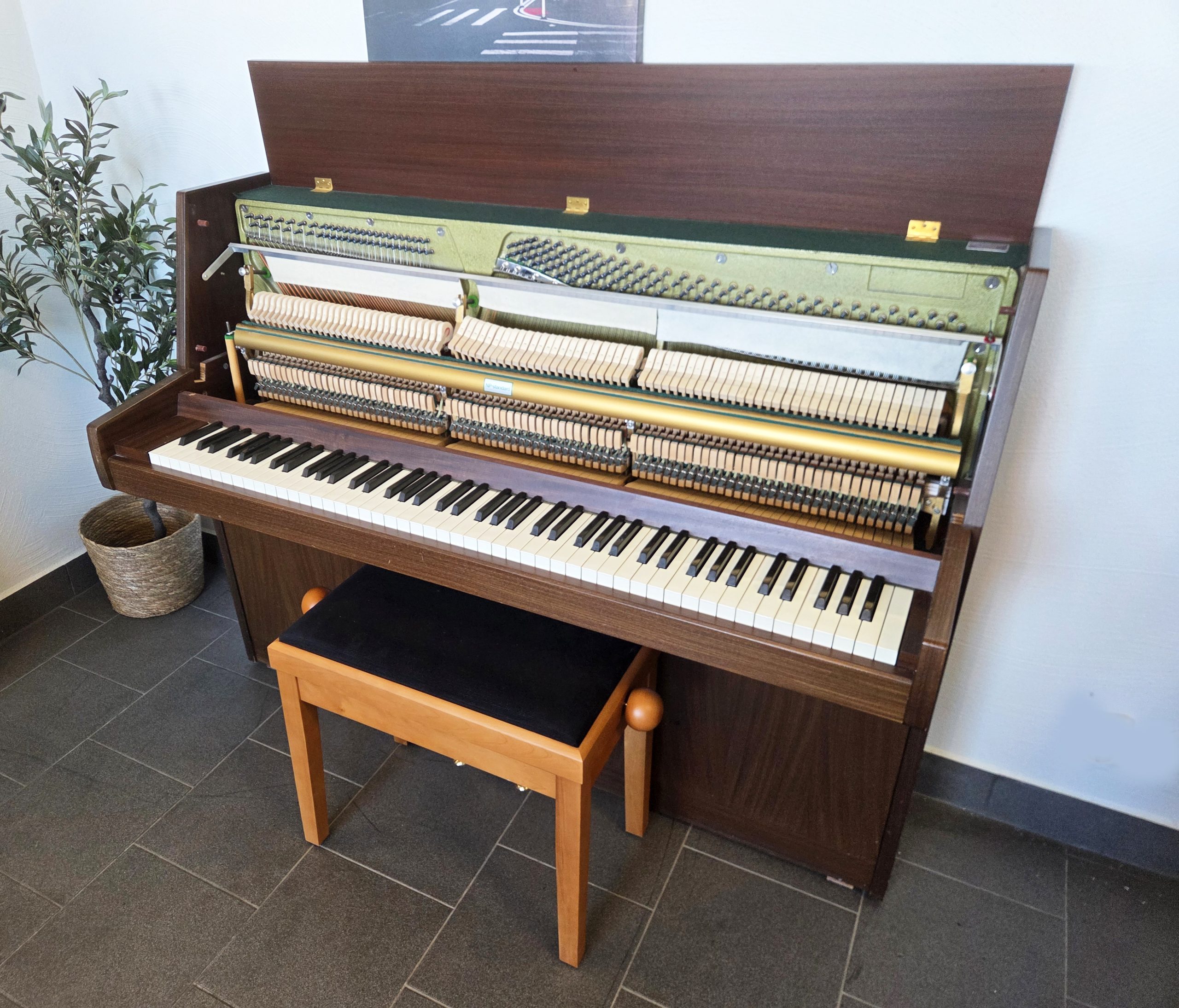 Akustiskt piano, Nordiska Piano, modell Familia - Pianomagasinet