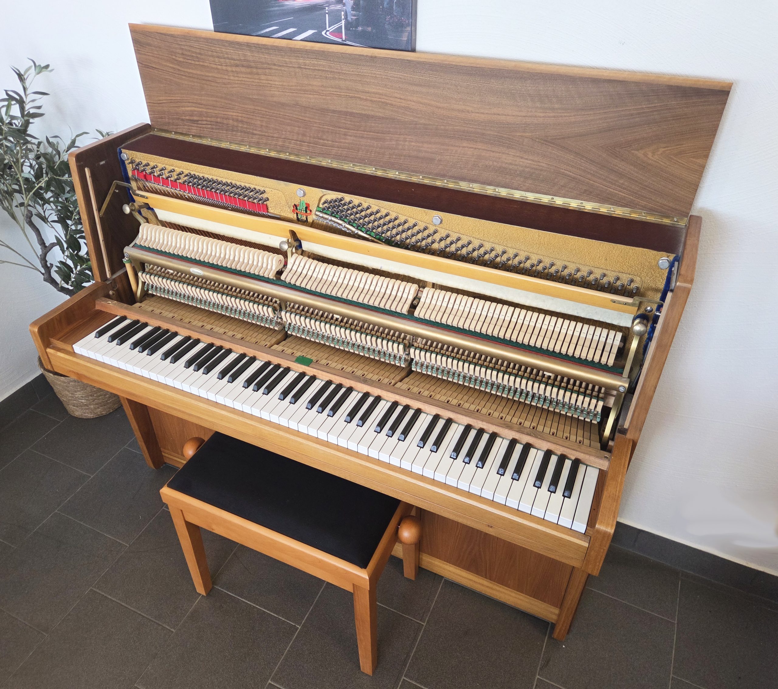 Akustiskt piano, August Hoffman modell Regent - Pianomagasinet