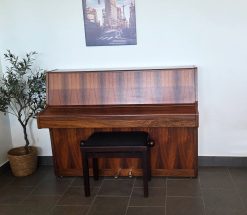 Akustiskt piano, August Hoffman modell 104 - Pianomagasinet