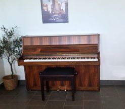 Akustiskt piano, August Hoffman modell 104 - Pianomagasinet