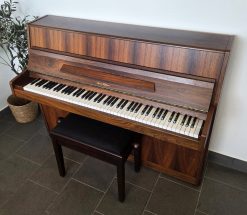 Akustiskt piano, August Hoffman modell 104 - Pianomagasinet