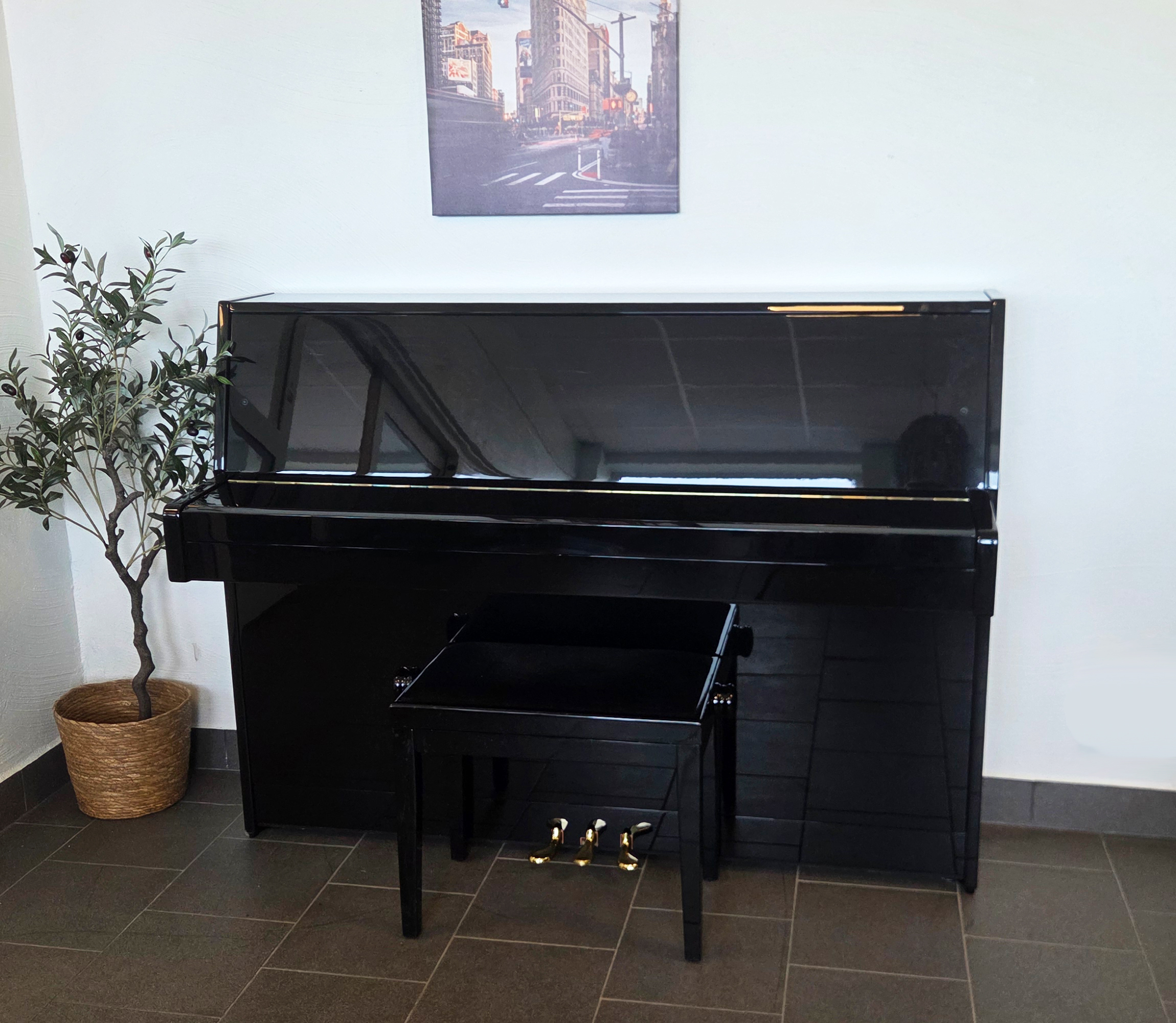 Akustiskt piano, Eterna modell ER-10 - Pianomagasinet
