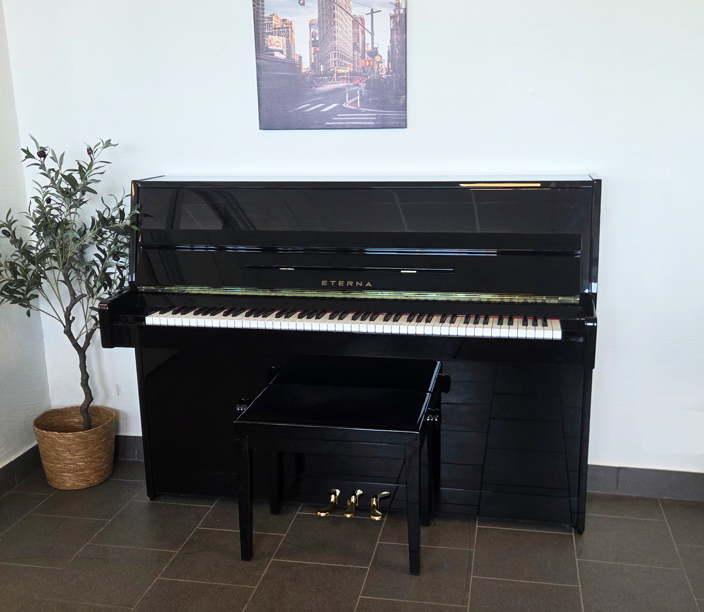 Akustiskt piano, Eterna modell ER-10 - Pianomagasinet