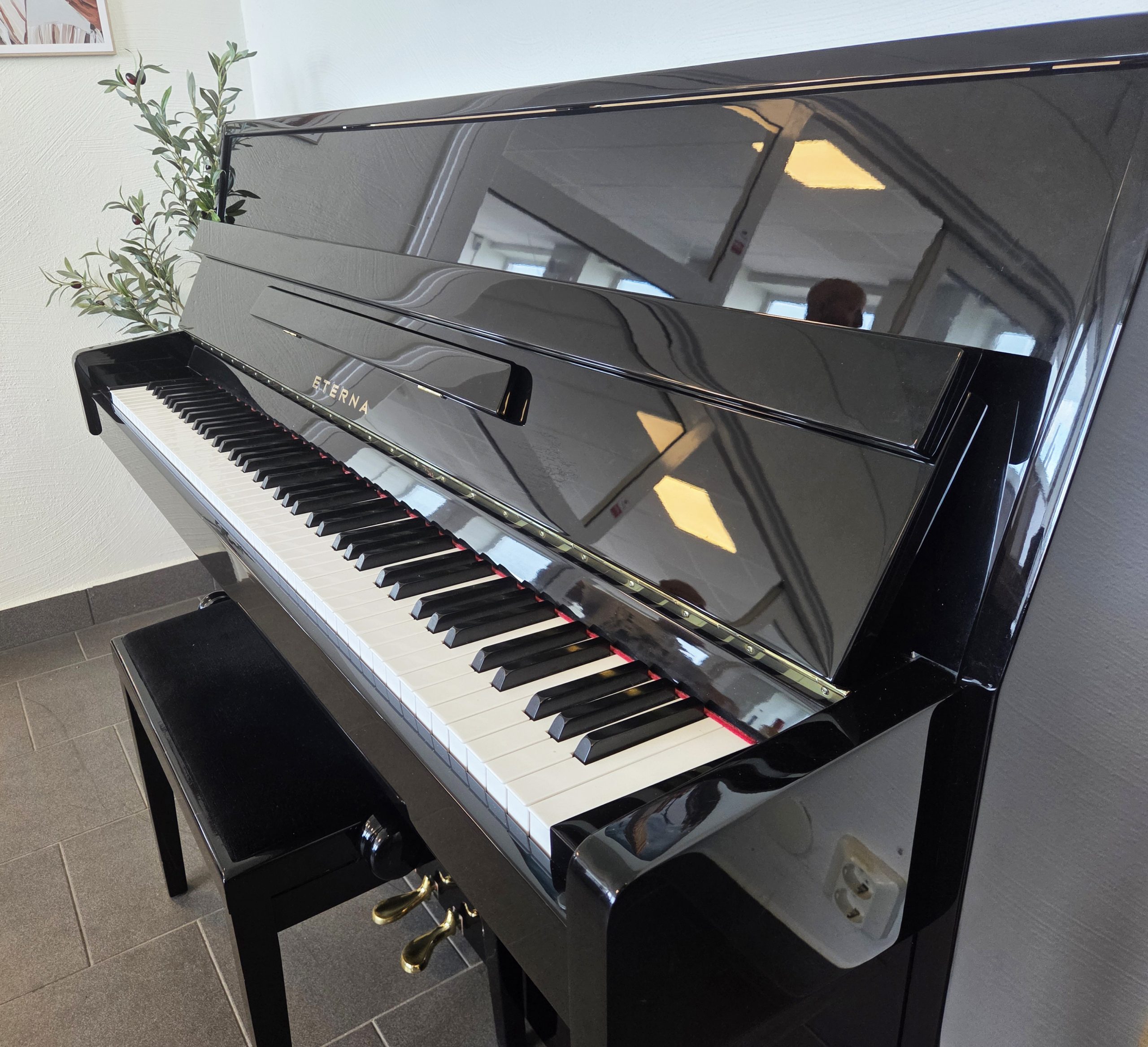 Akustiskt piano, Eterna modell ER-10 - Pianomagasinet
