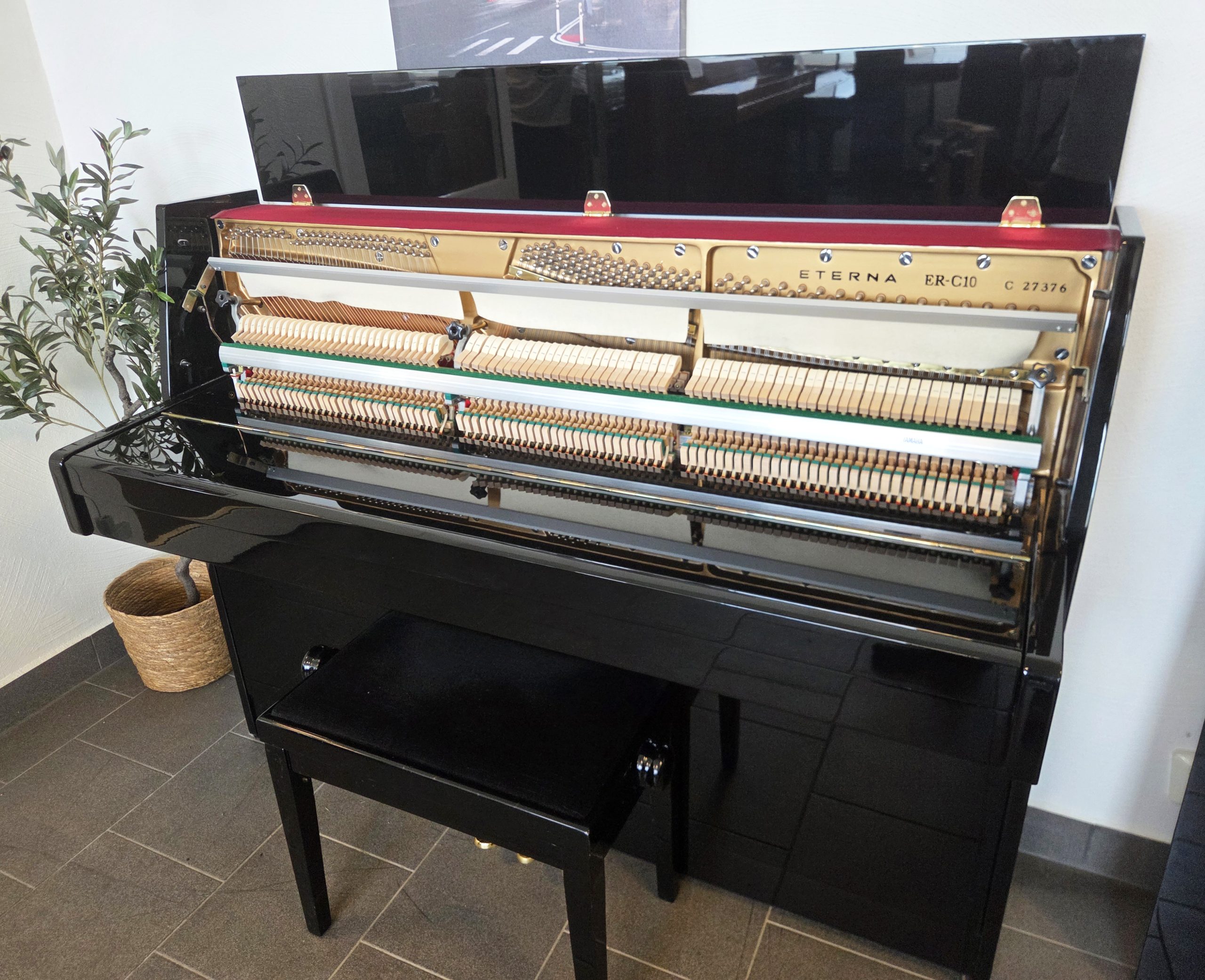 Akustiskt piano, Eterna modell ER-10 - Pianomagasinet