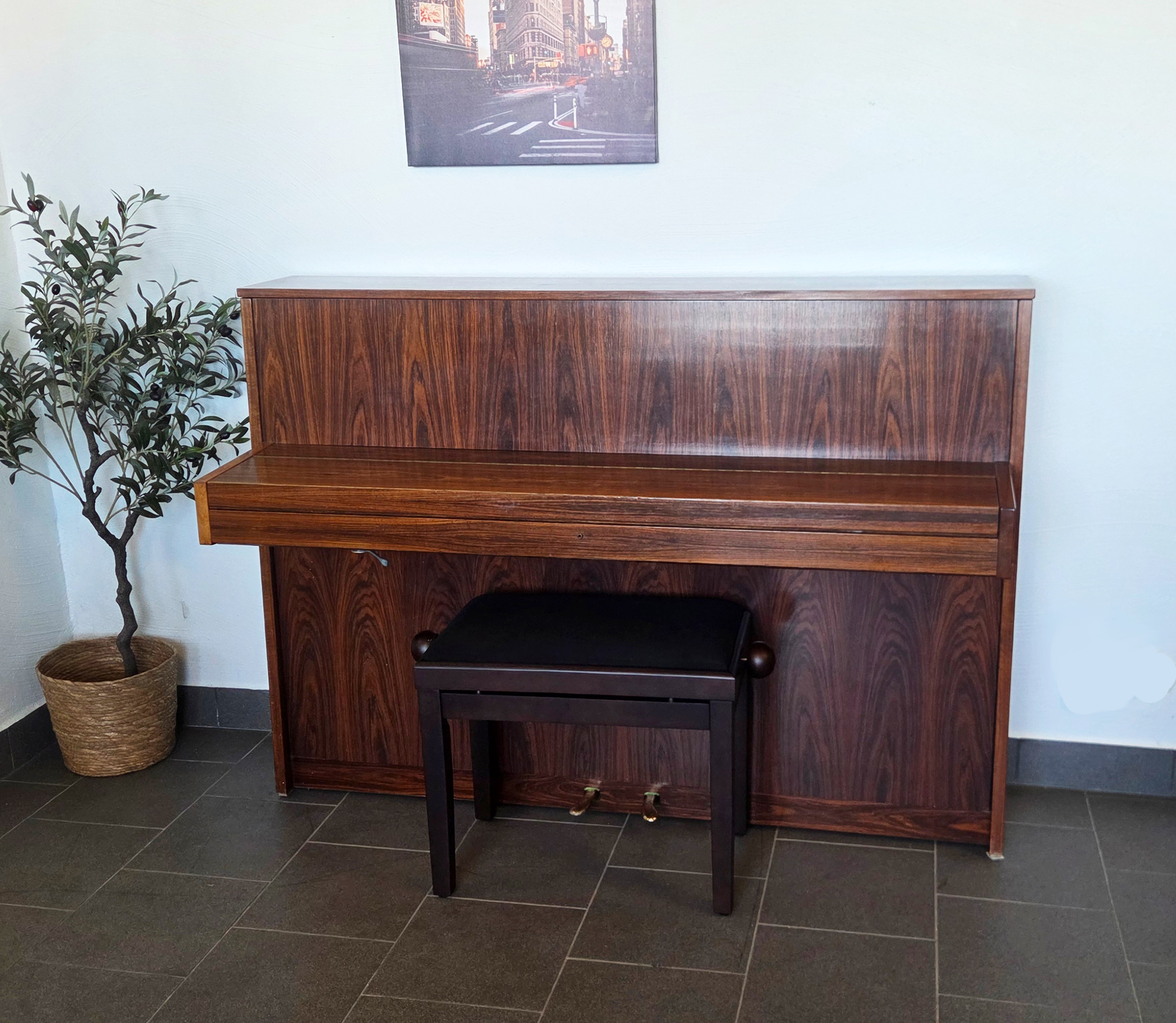 Akustiskt piano, JAHN modell 104 - Pianomagasinet