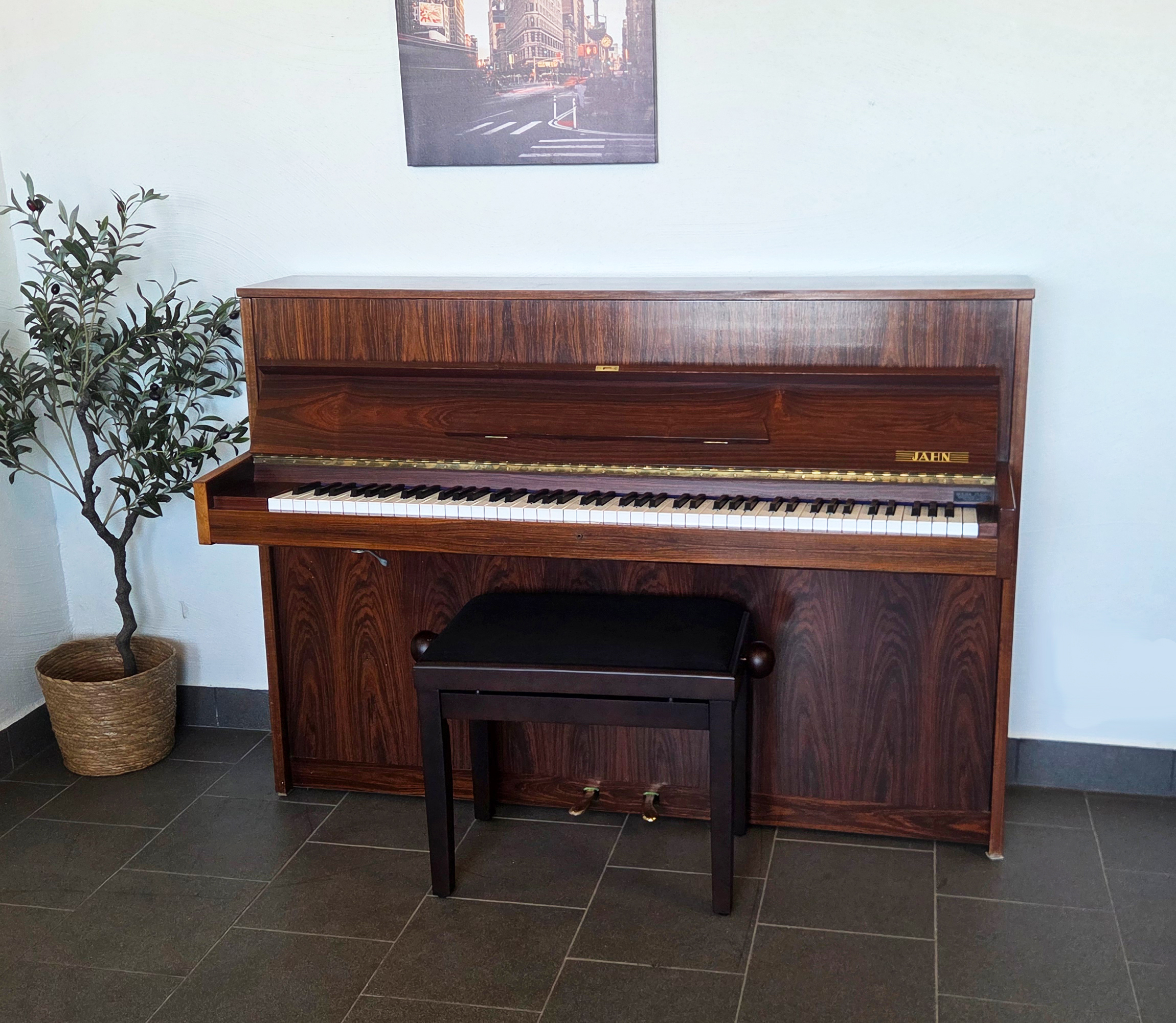 Akustiskt piano, JAHN modell 104 - Pianomagasinet